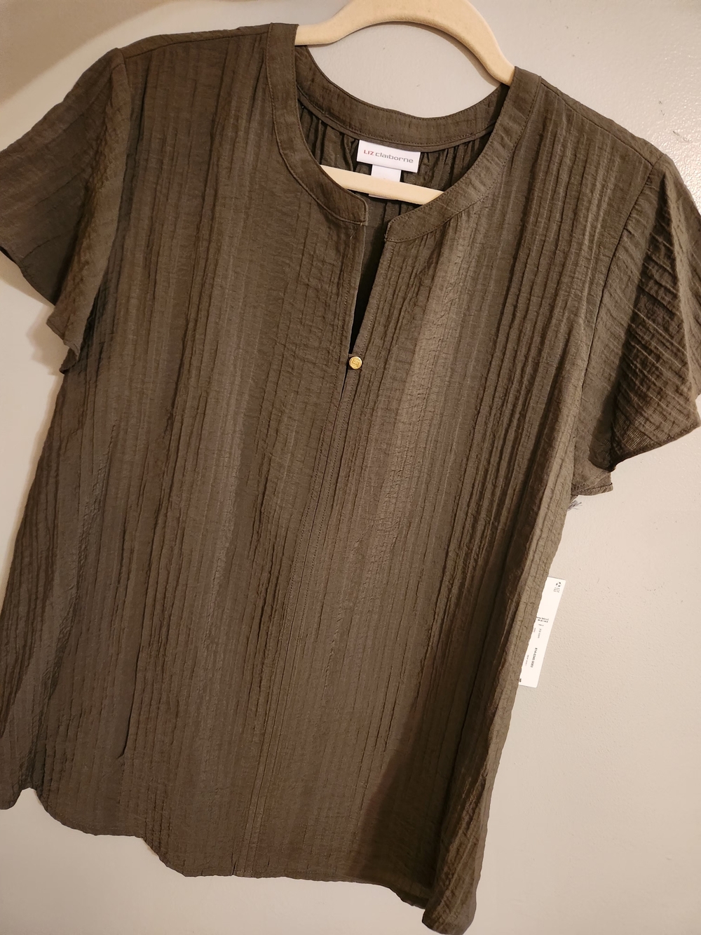 Liz Claiborne Olive Flutter Sleeve Split-Neck Blouse. Large- NWT